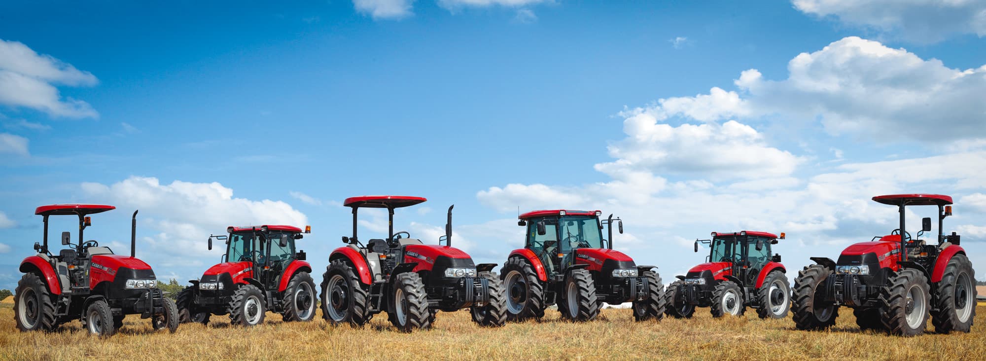 Línea de tractores CASE IH en el campo